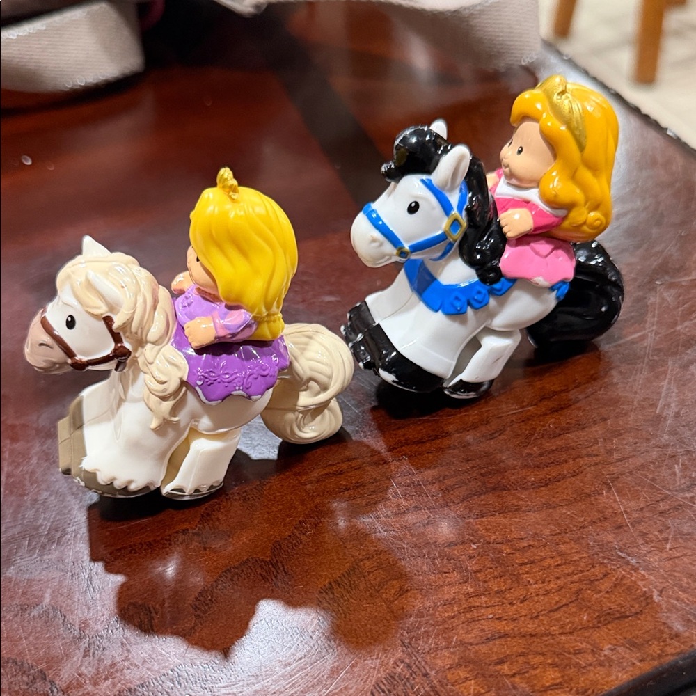 Klip klop Princess Ride-On Toy Figures - Pink & Purple Dresses